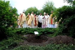15.06.2008 - Poświęcenie kościoła - Dąb - pomnik