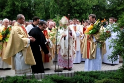 15.06.2008 - Poświęcenie kościoła - Dąb - pomnik